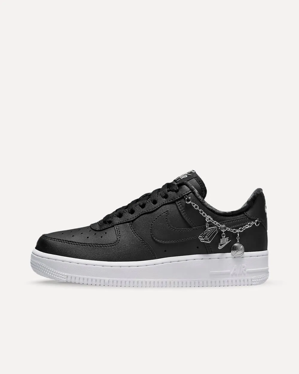 Nike Wmns Air Force 1 ’07 LX „Lucky Charms“ BLACK/BLACK-METALLIC SILVER-FLT SILVER DD1525-001 sneaker
