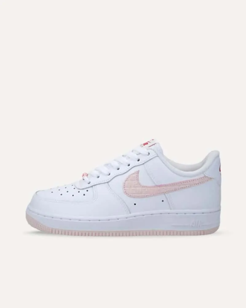 Nike Wmns Air Force 1 ’07 „Valentine’s Day“ WHITE/ATMOSPHERE-UNIVERSITY RED-SAIL DQ9320-100 sneaker
