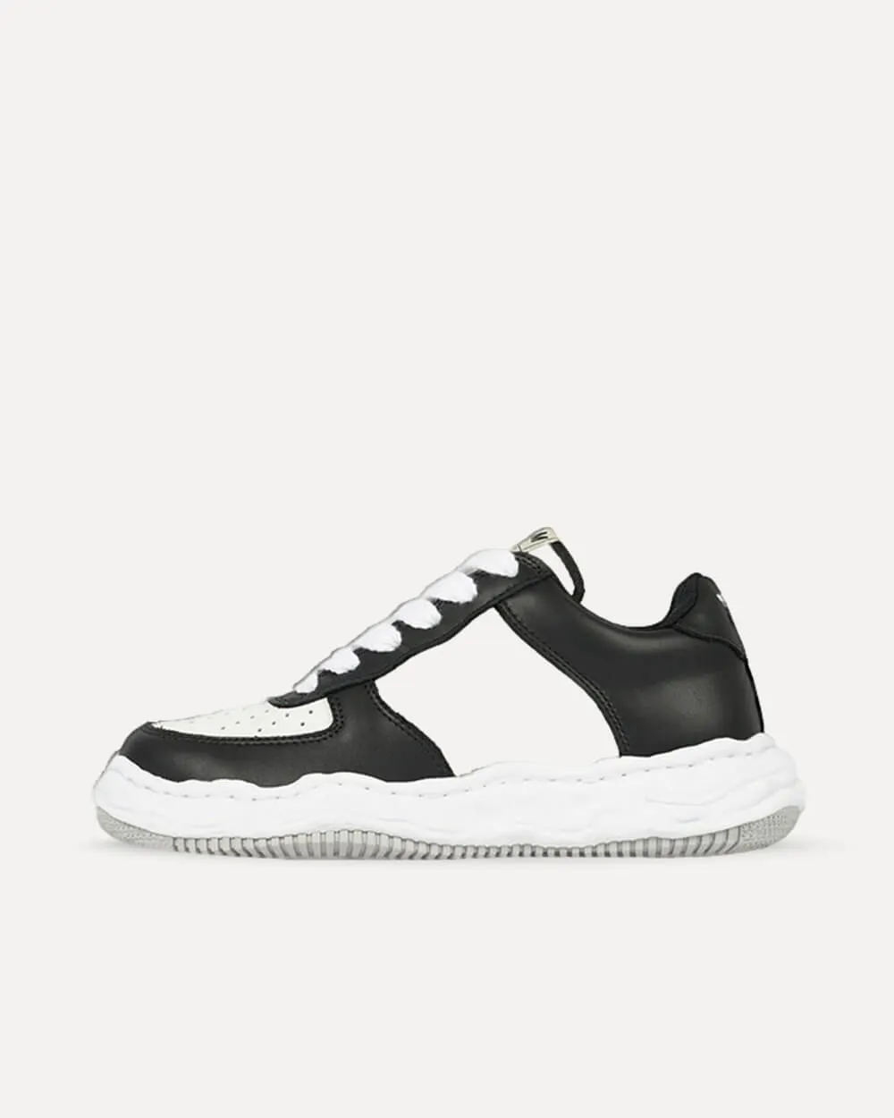 Maison Mihara Yasuhiro Wayne OG Sole Leather Low-Top Black / White / Light Grey A08FW706-BLKWHT sneaker