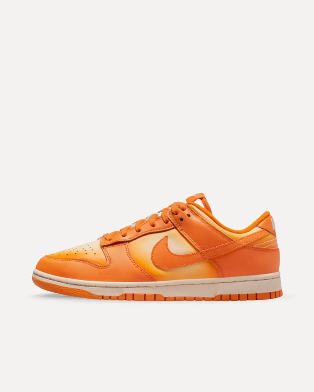 Nike Wmns Dunk Low „Magma Orange“ MAGMA ORANGE/MAGMA ORANGE-PEARL WHITE DX2953-800 sneaker