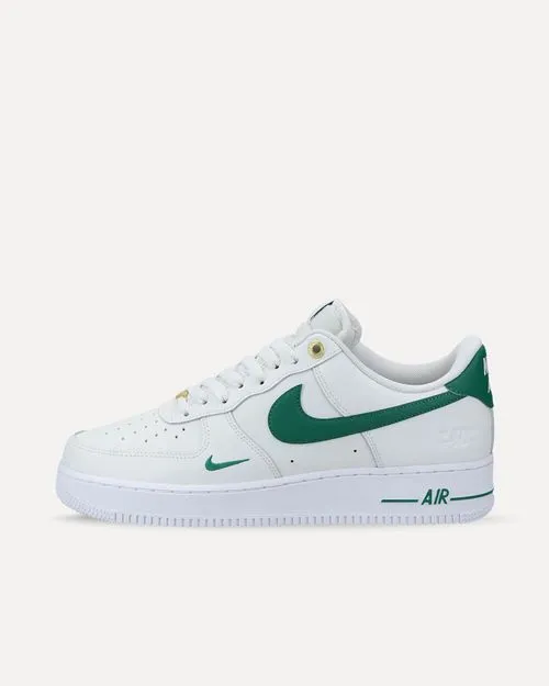 Nike Air Force 1 ’07 LV8 SAIL/MALACHITE-WHITE-METALLIC GOLD DQ7658-101 sneaker