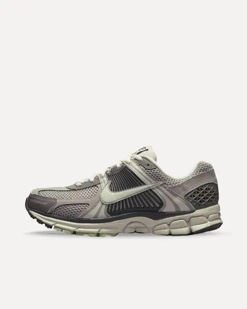 Nike Wmns Zoom Vomero 5 „Cobblestone“ Cobblestone/Light Bone FB8825-001 sneaker