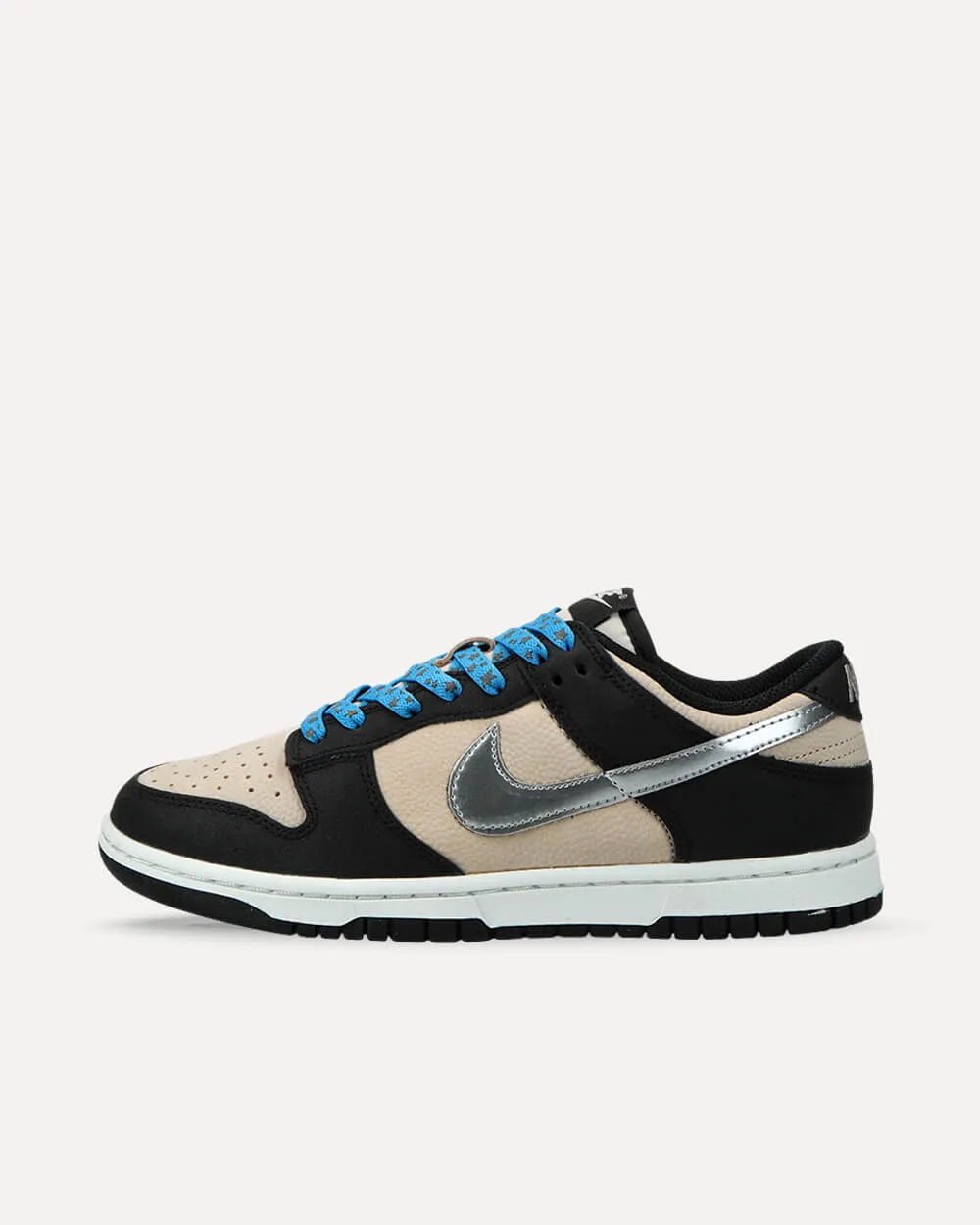 Nike Wmns Dunk Low „Starry Laces“ LIGHT BONE/METALLIC SILVER-BLACK DZ4712-001 sneaker