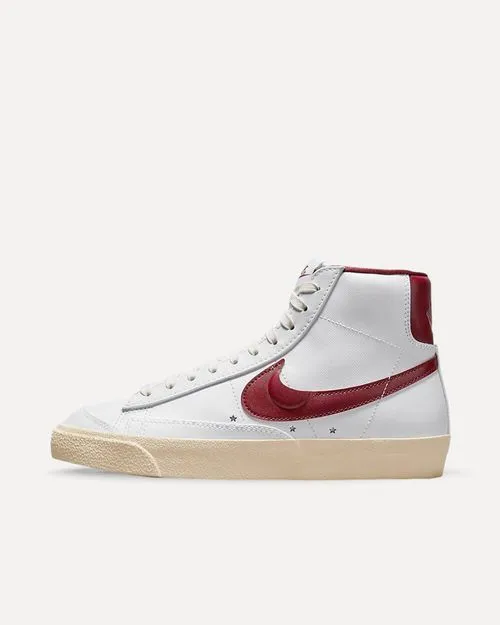 Nike Wmns Blazer Mid ’77 „Hang Tag Holster“ White / Team Red / Muslin / Metallic Gold Star DV7003-100 sneaker