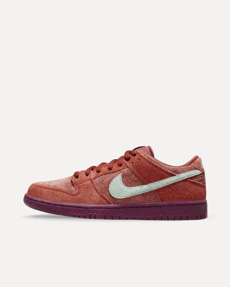 Nike SB Dunk Low „Mystic Red and Rosewood“ MYSTIC RED/EMERALD RISE-RUGGED ORANGE-ROSEWOOD-MYSTIC RED DV5429-601 sneaker