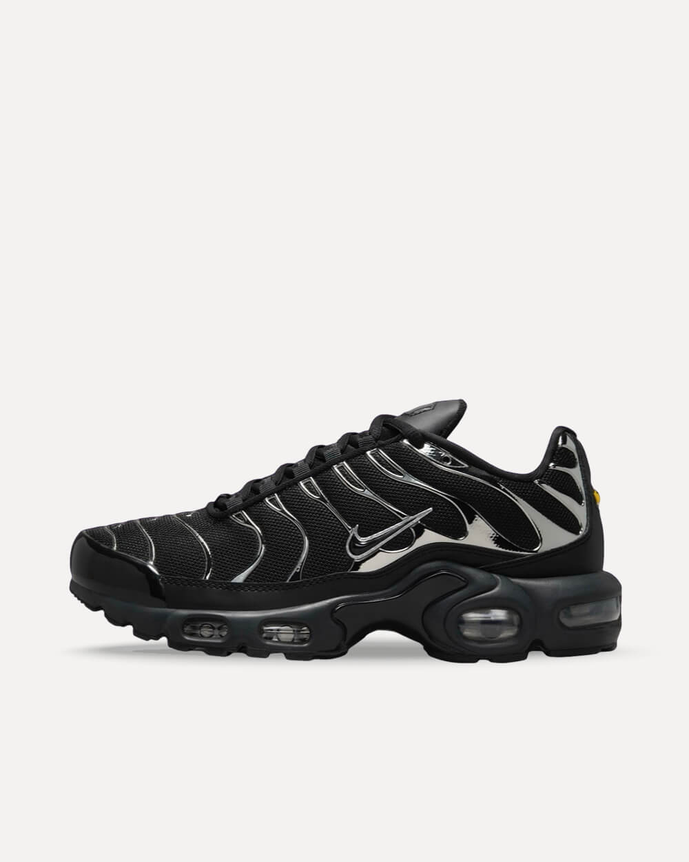 Nike Air Max Plus SE Black/Metallic Silver/Laser Crimson/Off Noir HJ9743-001 sneaker