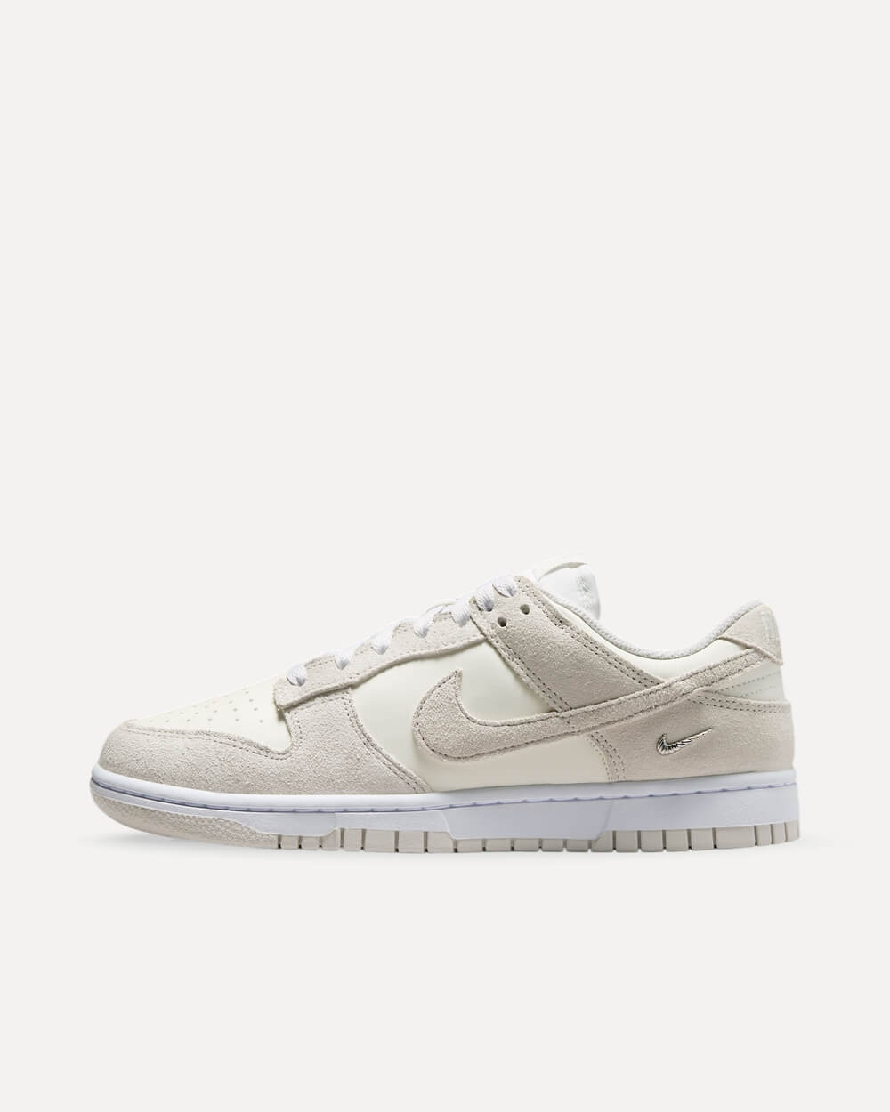 Nike Dunk Low „Mini Swoosh“ Sail/White-Metallic Silver-Vast Grey IO4244-105 sneaker